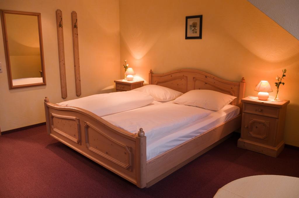 Hotel Schwarzes Ross Schwarzach am Main Zimmer foto