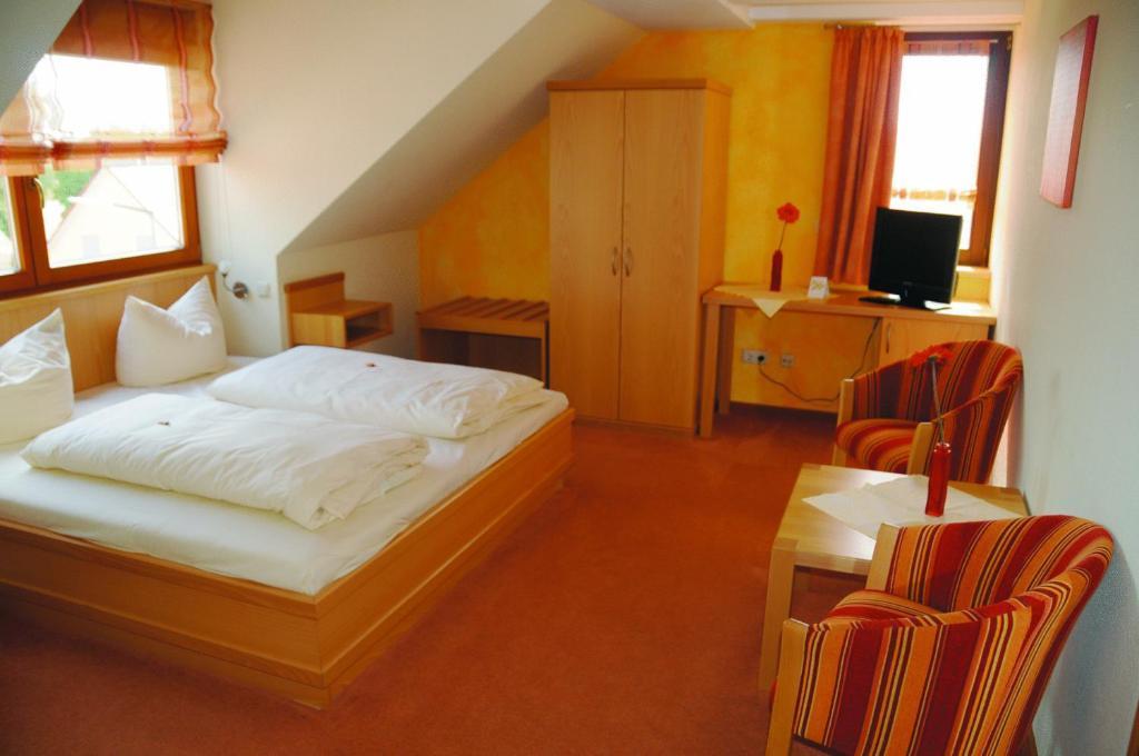 Hotel Schwarzes Ross Schwarzach am Main Zimmer foto
